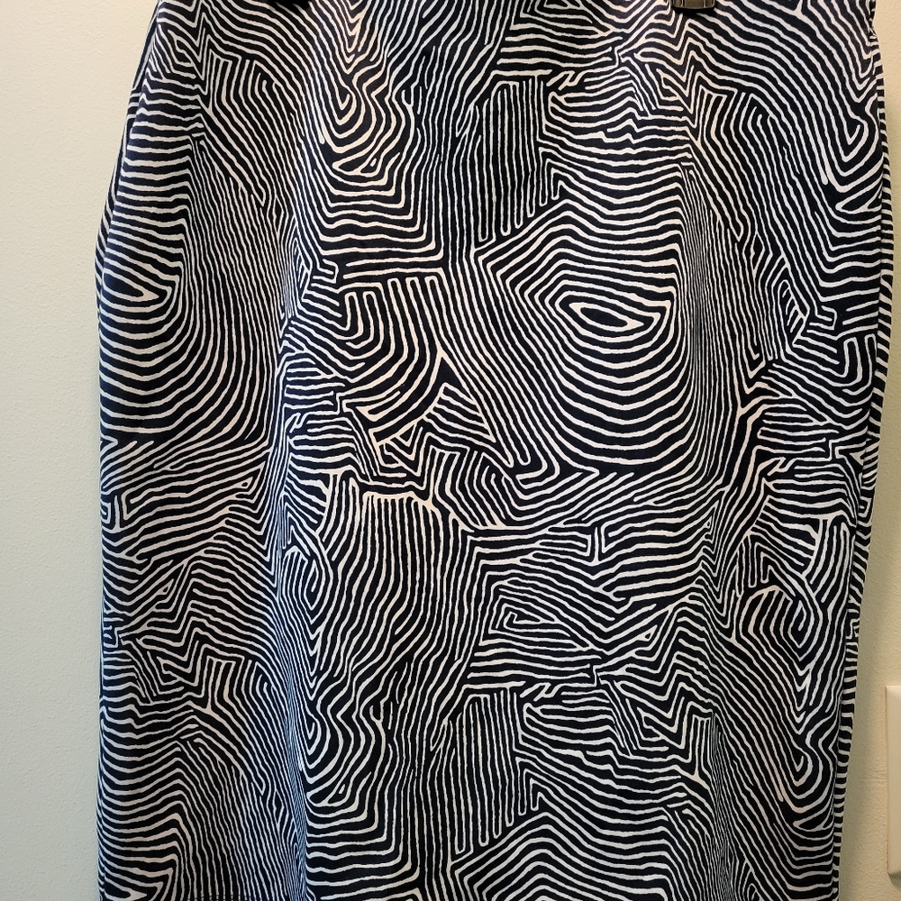 Navy and white print straight skirt size XL
